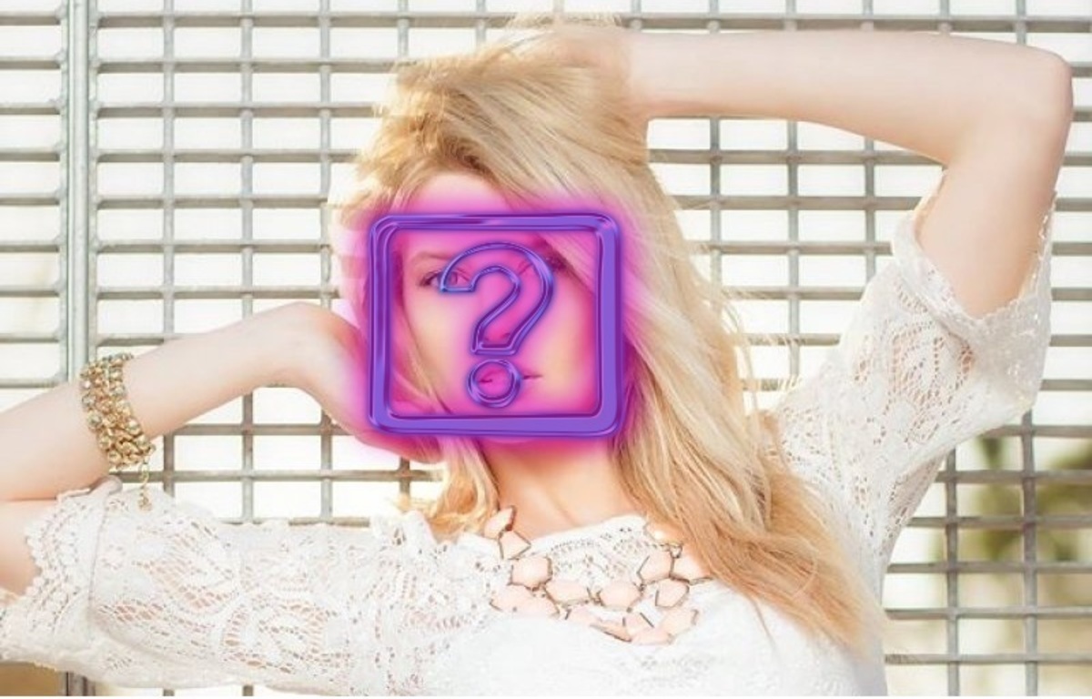 Ελένη Μενεγάκη: Αυτή είναι η ξανθιά καλλονή με τα μπλε μάτια που φλερτάρει με την εκπομπή της!