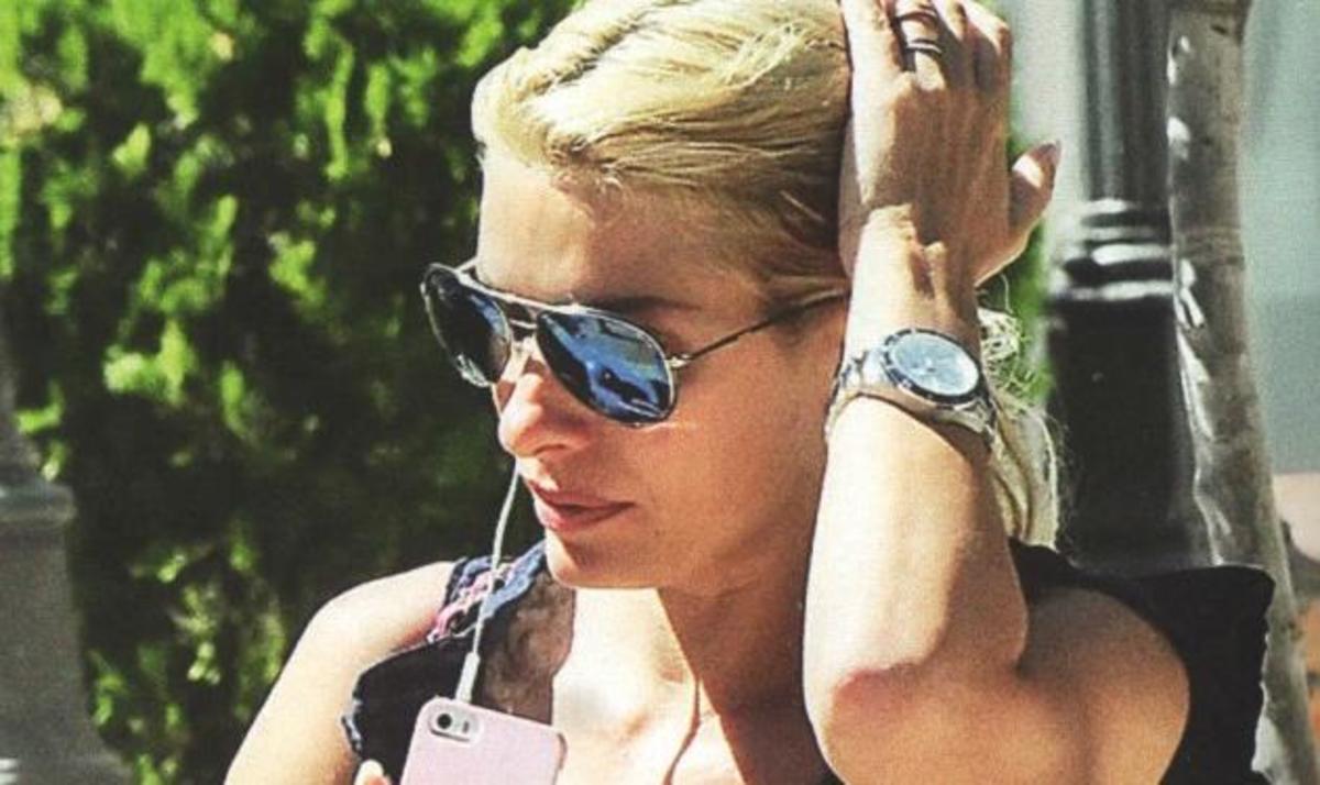 Ελένη Μενεγάκη: Γιατί δεν έφυγε ακόμη για διακοπές;