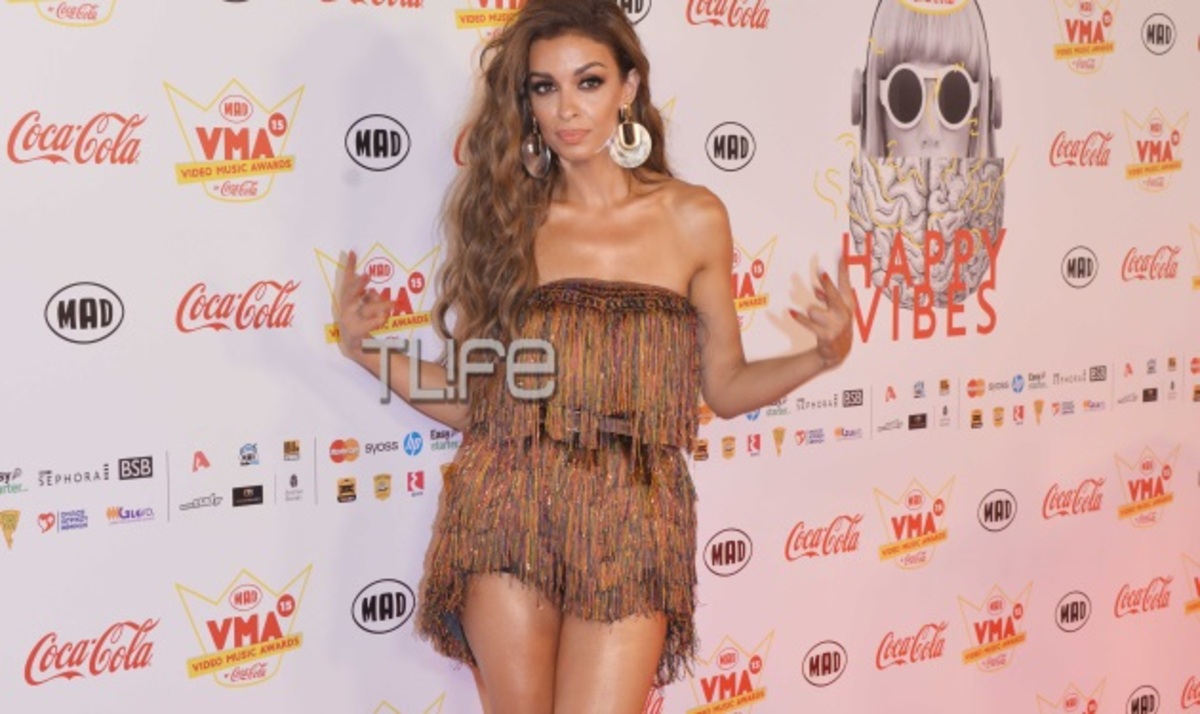 Η σέξι εμφάνιση της Ελένης Φουρέιρα στα MAD VMA 2015! Βίντεο