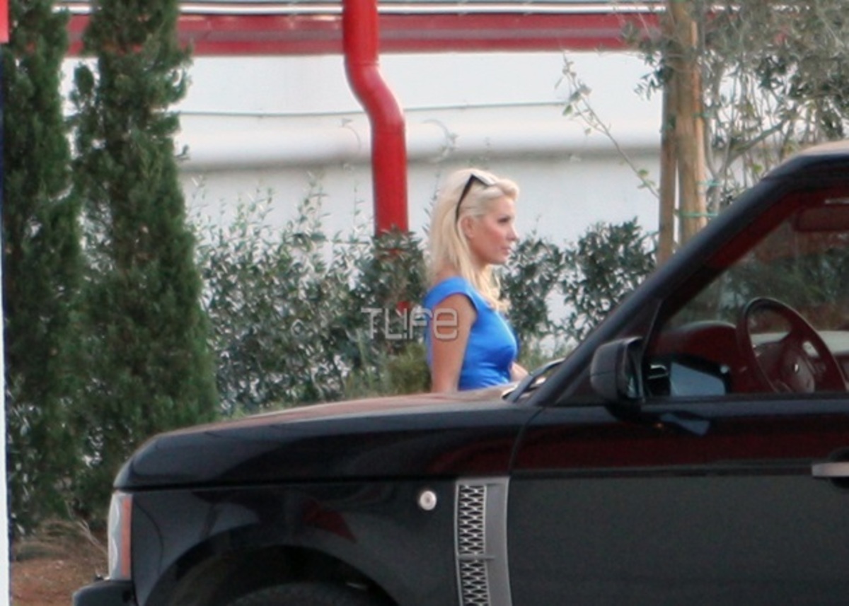 Ελένη Μενεγάκη: Οι χαμηλές πτήσεις της πρεμιέρας και η “εισβολή” Κοντομηνά στο πλατό! Φωτογραφίες και βίντεο