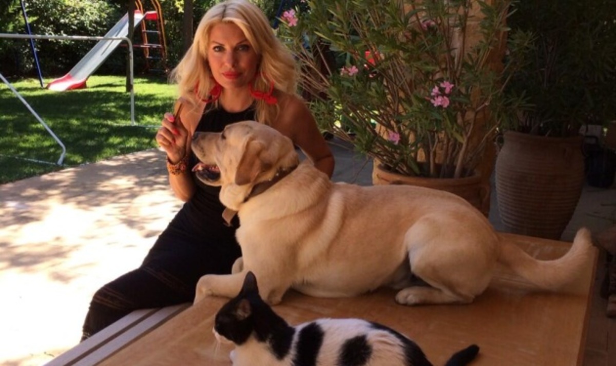 Ελένη Μενεγάκη: Παιχνιδιάρικες πόζες στο twitter!