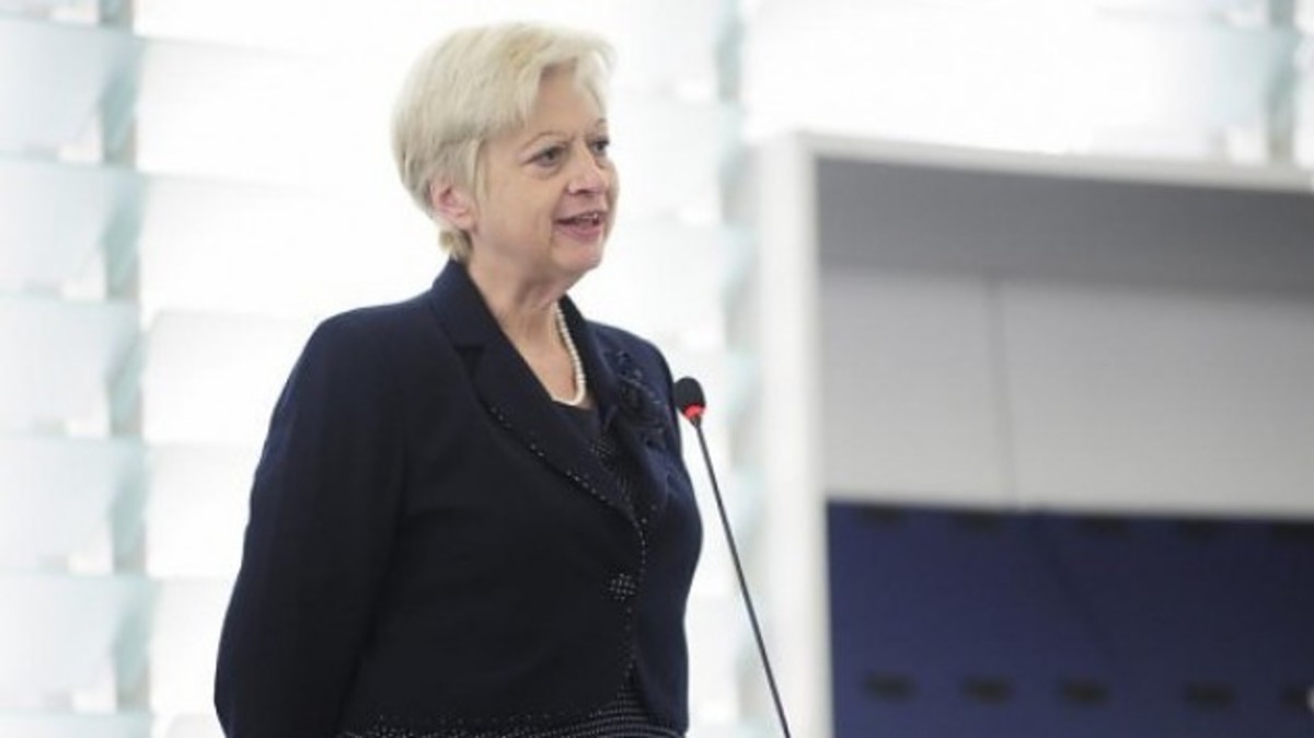 Η Κύπρια ευρωβουλευτής ανοίγει “βεντέτα” με τον Βενιζέλο – Ζητά την παύση του