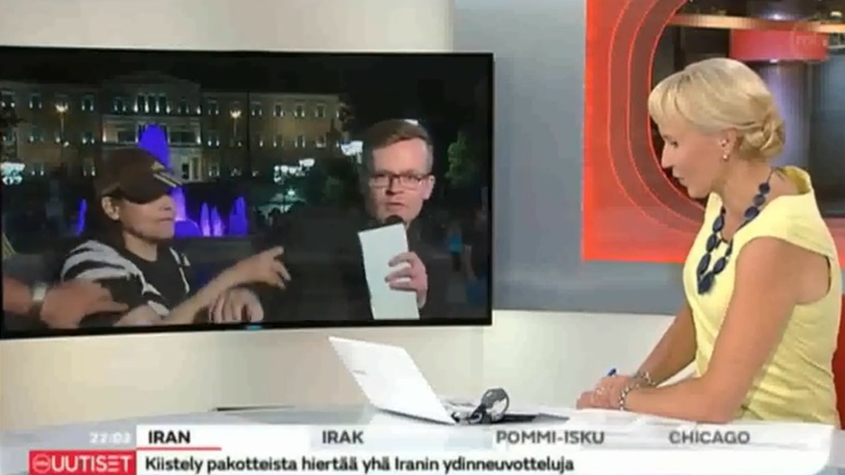 Χαμός με την Ελένη Λουκά! Άρπαξε από τον γιακά φινλανδό δημοσιογράφο, τον έσπρωξε και έκανε διάγγελμα!