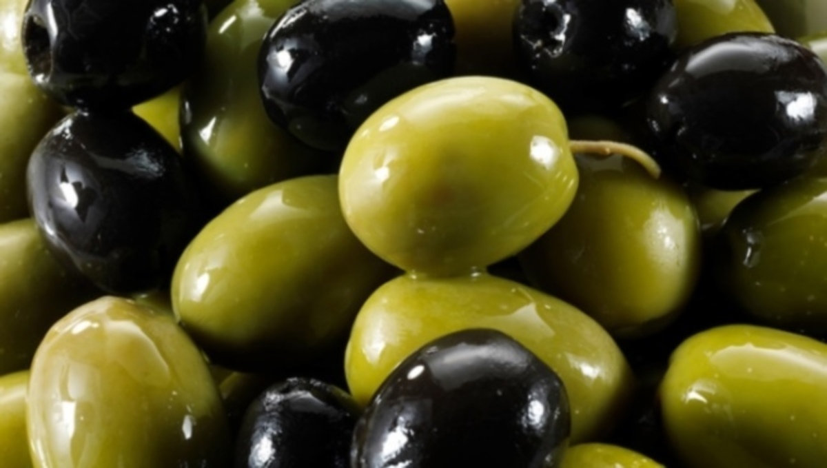 Πράσινες VS μαύρες ελιές: Ποιες θερμίδες έχουν και τι να προσέχετε με την υπέρταση