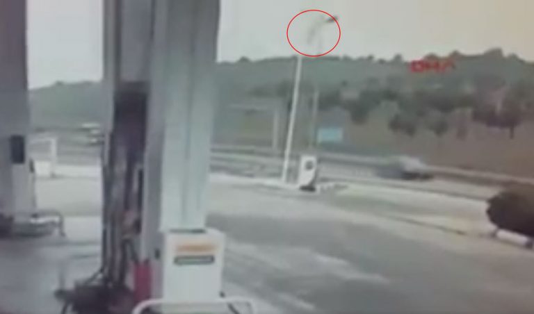 Video σοκ! Η στιγμή της συντριβής του ελικοπτέρου στην Κωνσταντινούπολη