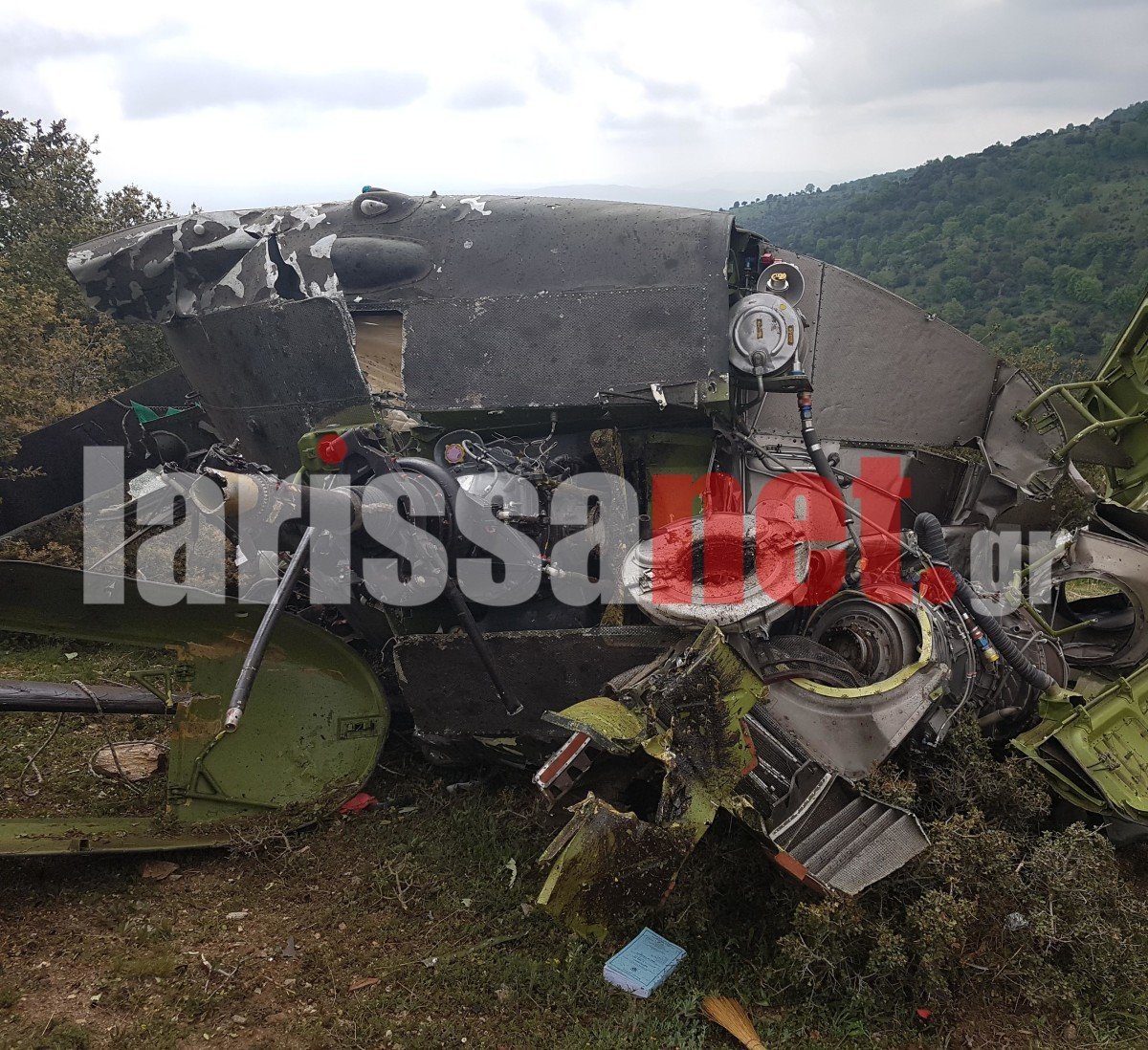 Εικόνα ντοκουμέντο: Άμορφη μάζα το στρατιωτικό ελικόπτερο που συνετρίβη στην Κοζάνη – Εκτός της ατράκτου βρέθηκαν 3 από τους 5 επιβαίνοντες