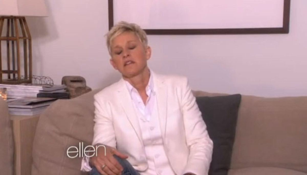 Η Ellen DeGeneres αφιέρωσε κλαίγοντας την εκπομπή της στο ματωμένο Νιούταουν