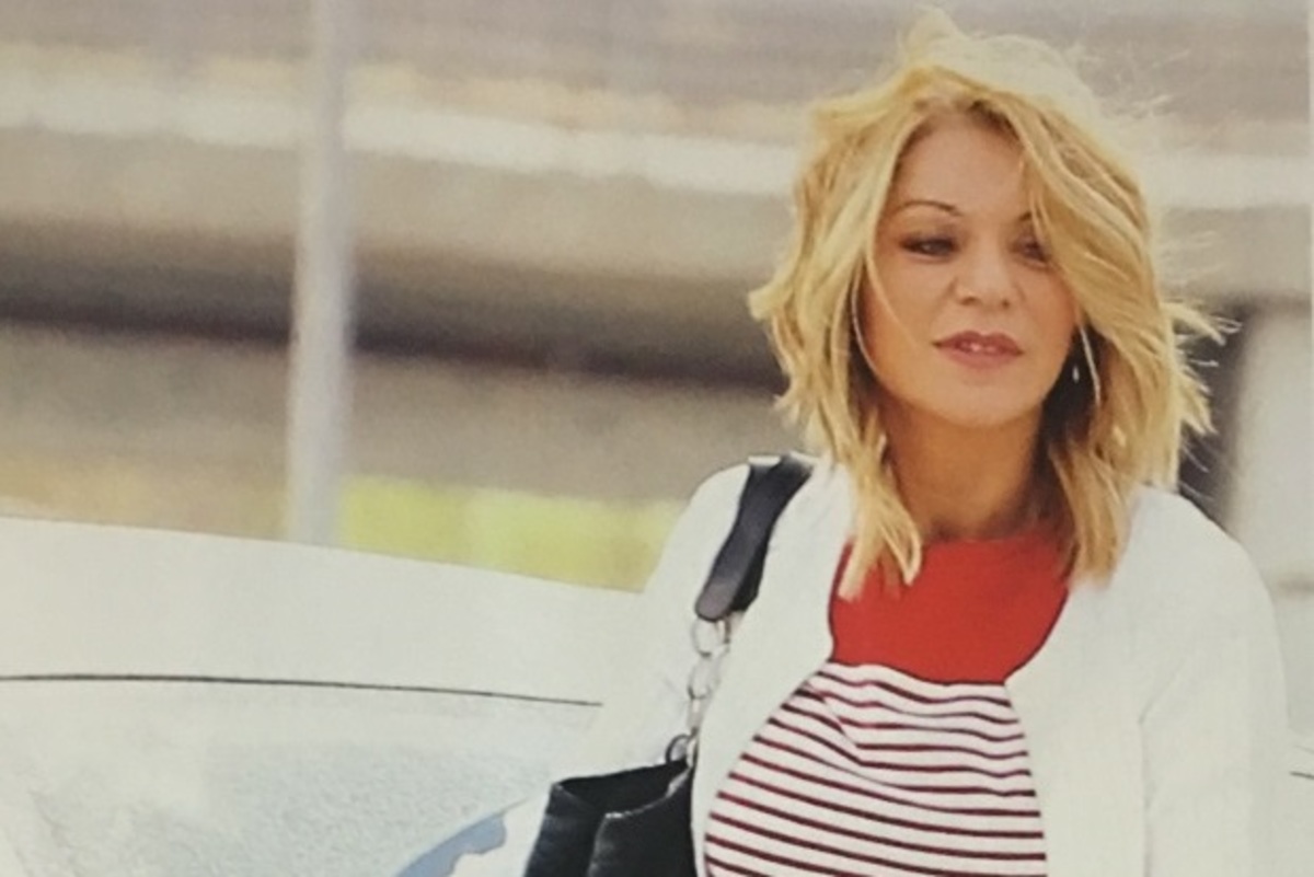 Δείτε την Έλλη Στάη με τον Νίκο Μουνδρέα και το μοναχογιό της να αναχωρούν για Ντουμπάι!