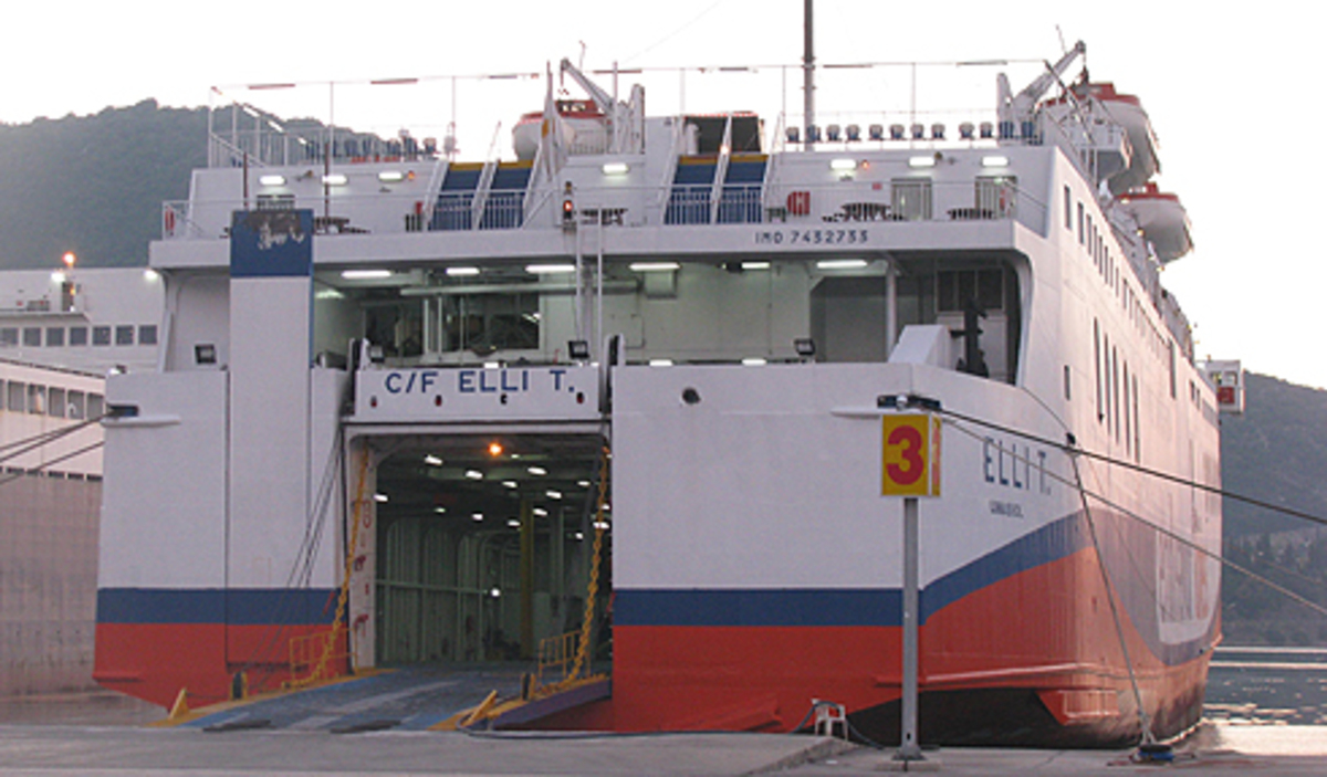 Μηχανική βλάβη στο ΕΛΛΗ Τ. το “γύρισε” στον Πειραιά – Ματαίωση δρομολογιών