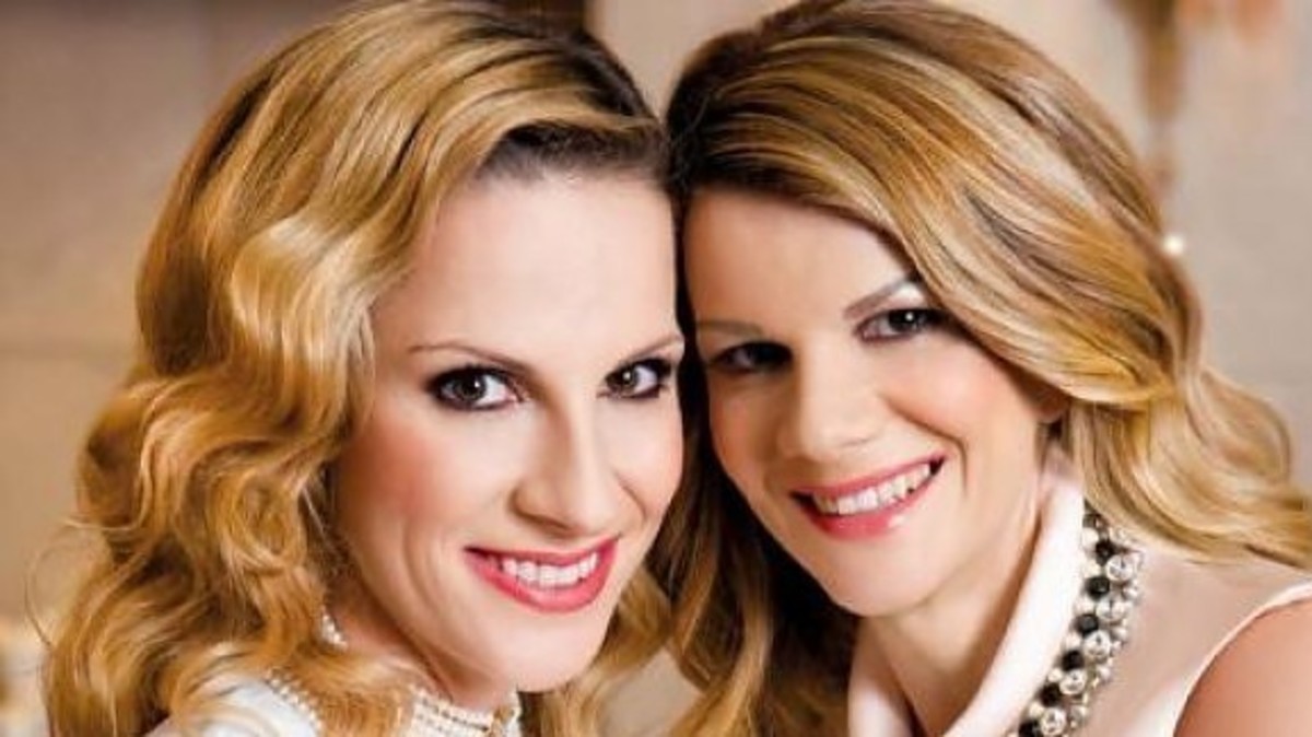 Τρομάξαμε να τις αναγνωρίσουμε! Οι κόρες του Αναστασιάδη αλά David Bowie και Elvis Presley