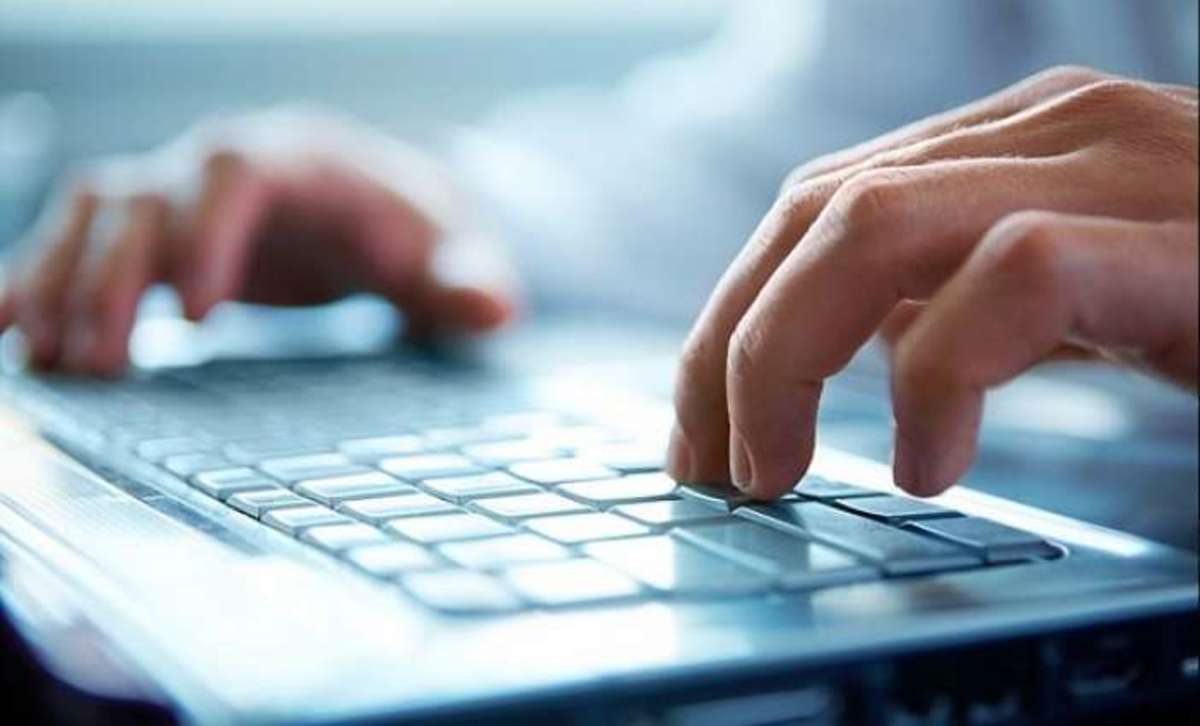 ΕΛΣΤΑΤ: Δείτει ποιοι “σερφάρουν” στο internet