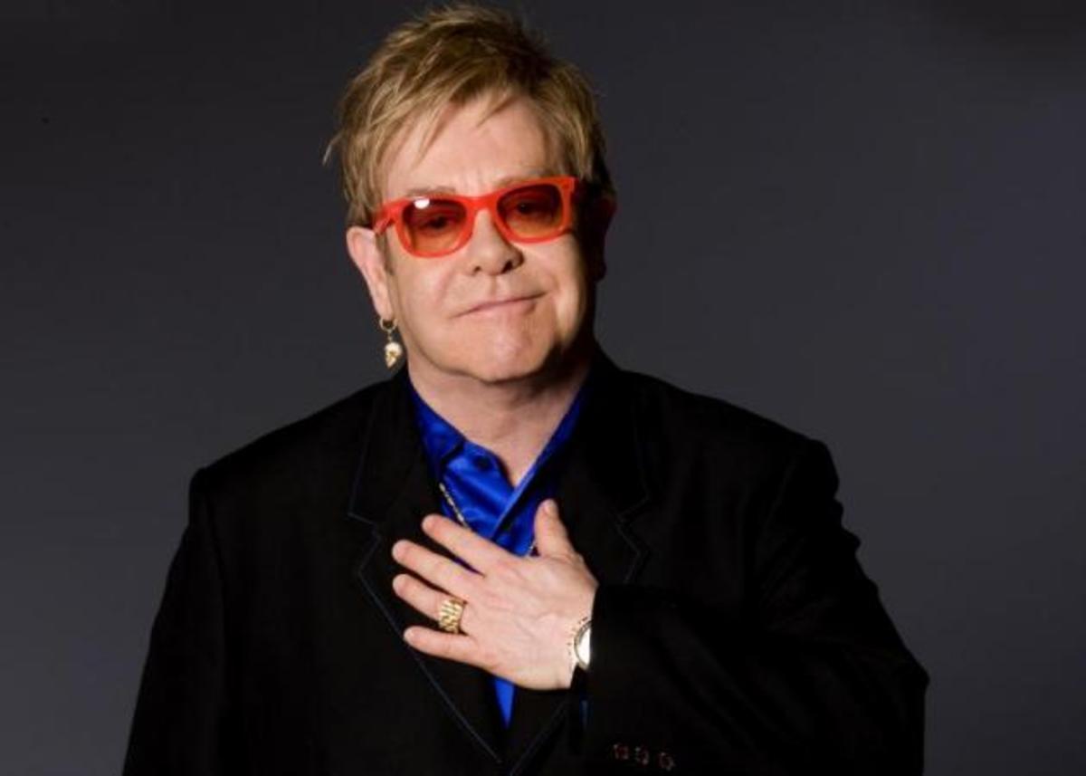 Ξεπέρασε τον κίνδυνο ο Elton John – Το πρώτο μήνυμα μετά τη σοβαρή περιπέτεια υγείας