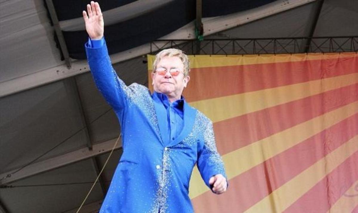 Elton John: Ο πατέρας του τον πλήγωνε μέχρι το τέλος της ζωής του!