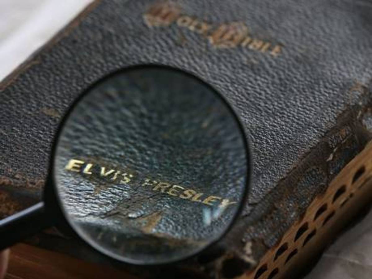 74.000€ για τη Βίβλο του Έλβις