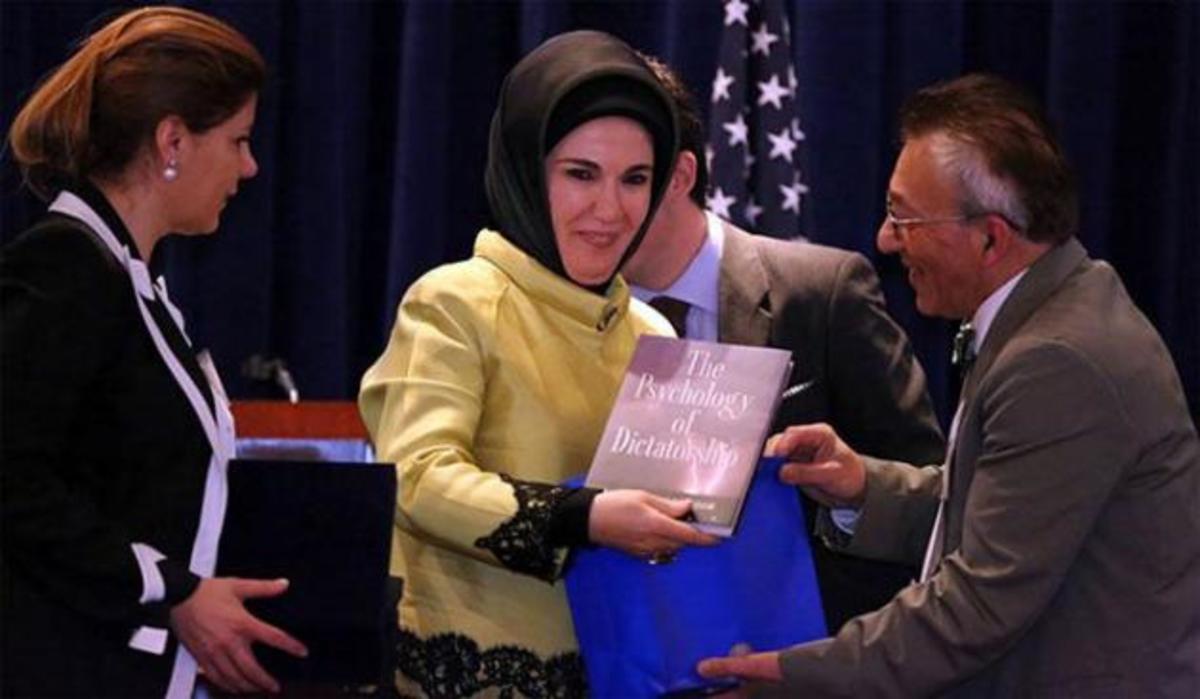 Αμερικανικό “χουνέρι” στο ζεύγος Ερντογάν το δώρο που τους έκαναν!