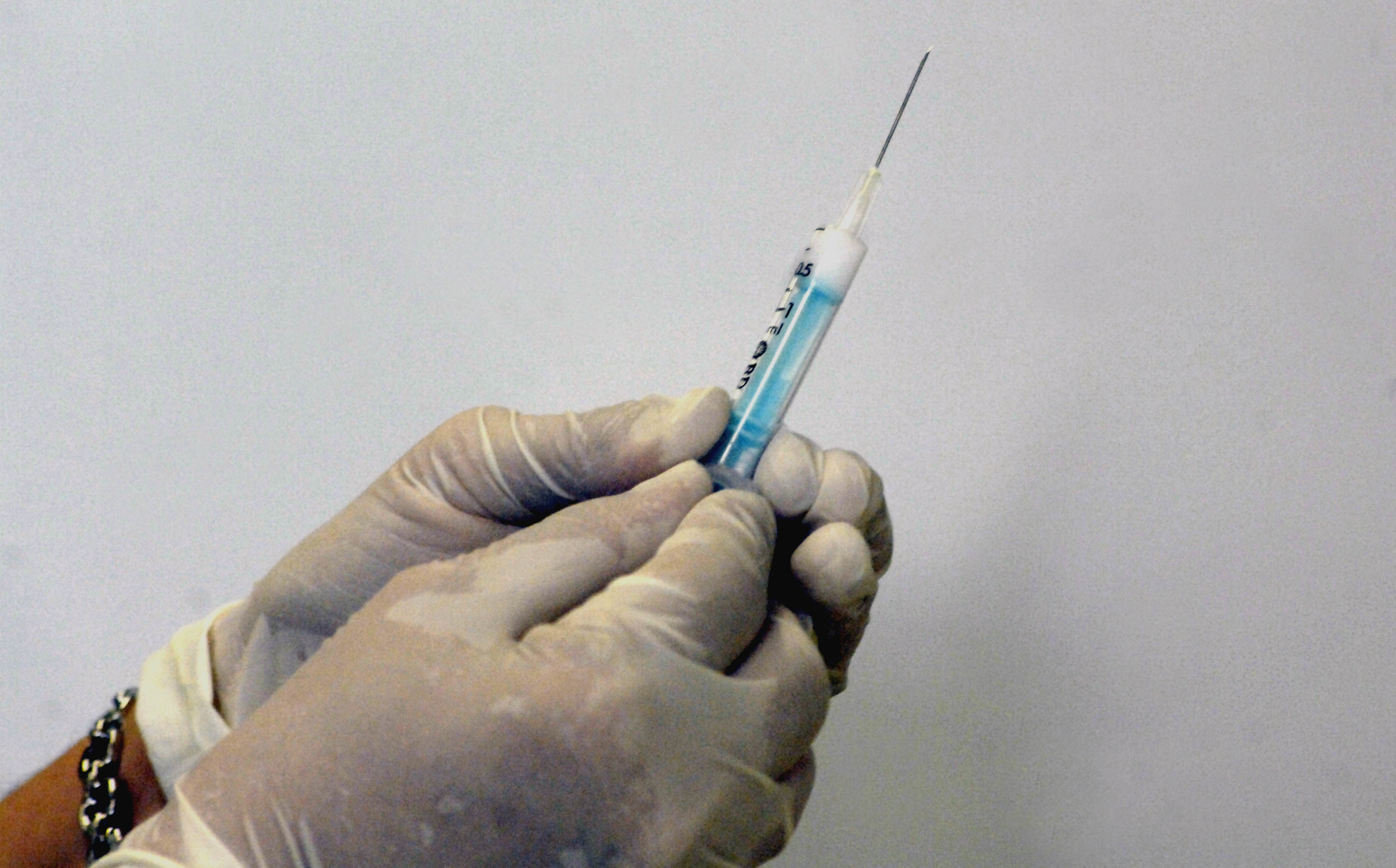 “Τσαρλατάνος” βελονιστής μόλυνε 16 άτομα με AIDS