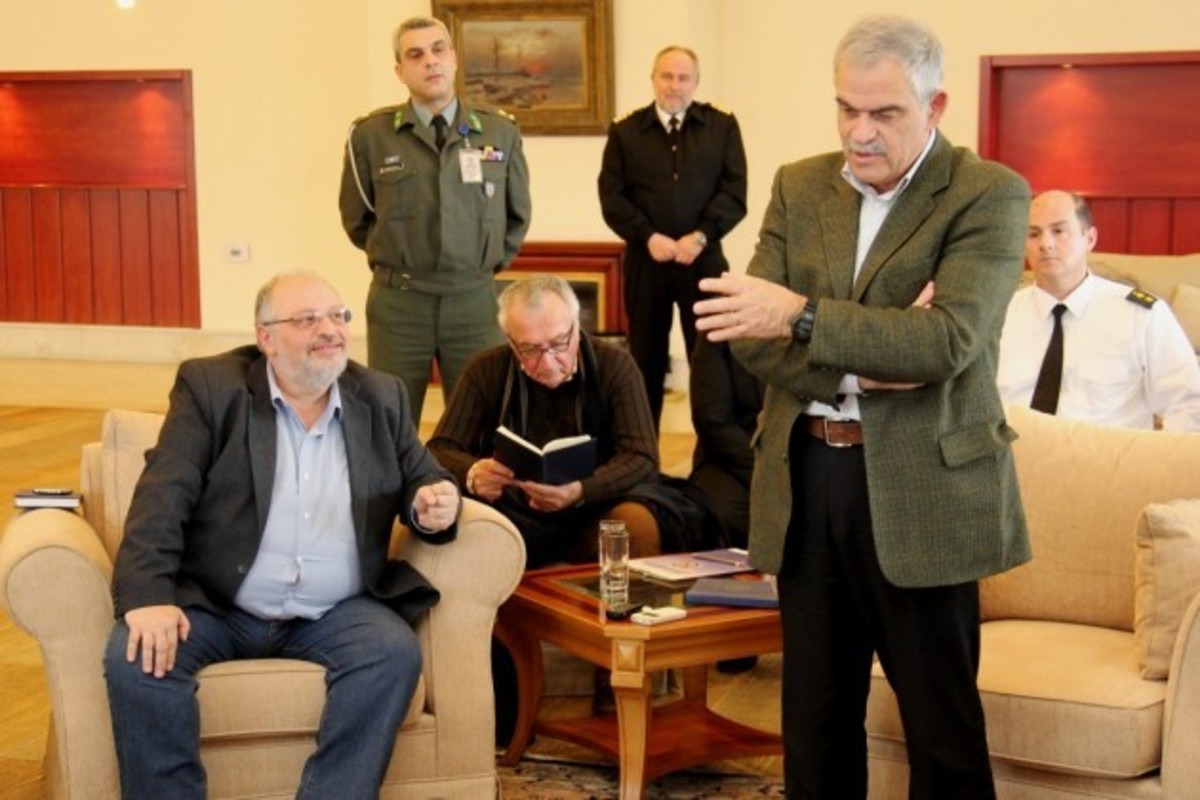 Έπεσαν υπογραφές για χρήματα στους στατιωτικούς στο ΥΠΕΘΑ!