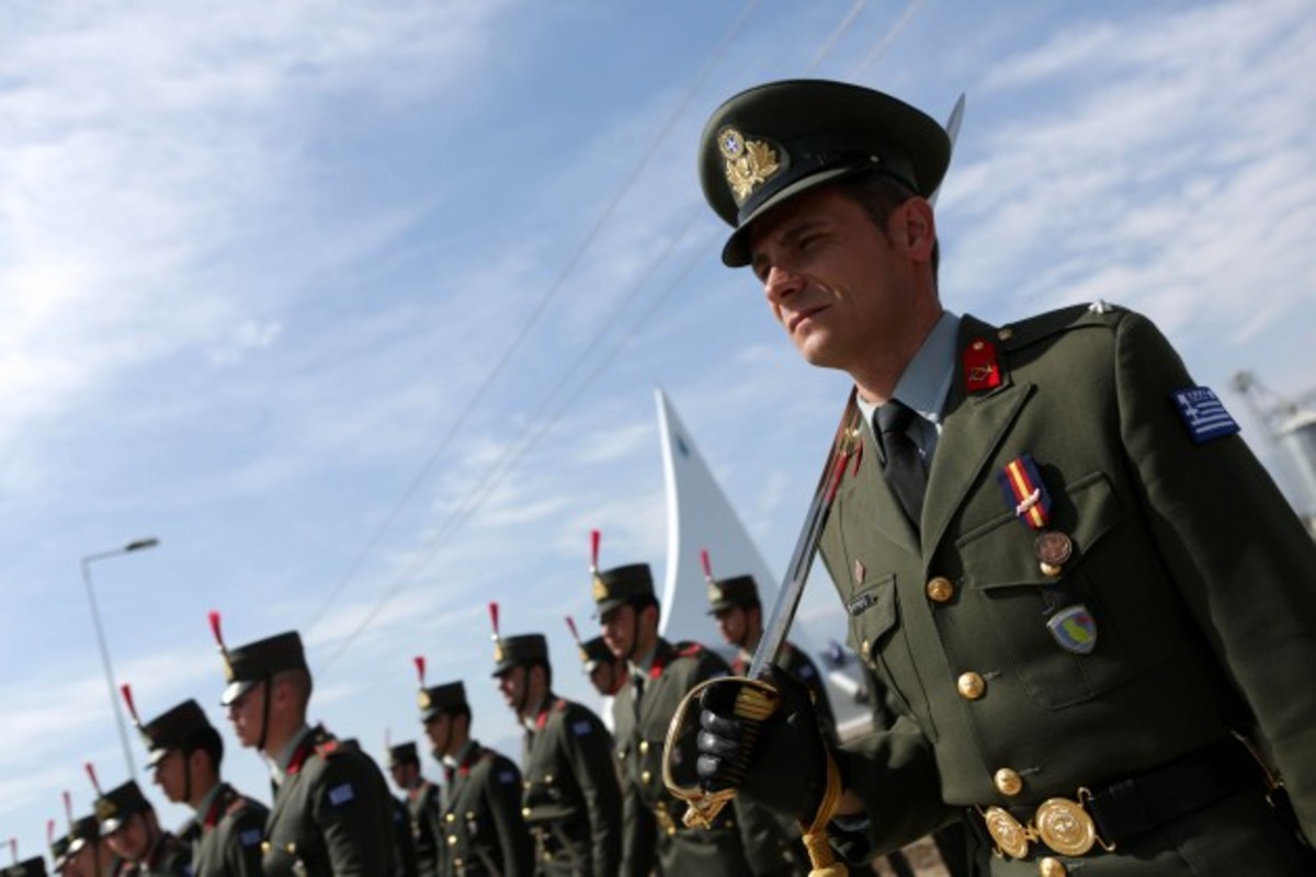 Όλη η τροπολογία του υπουργείου Οικονομικών για τους μισθούς των ενστόλων