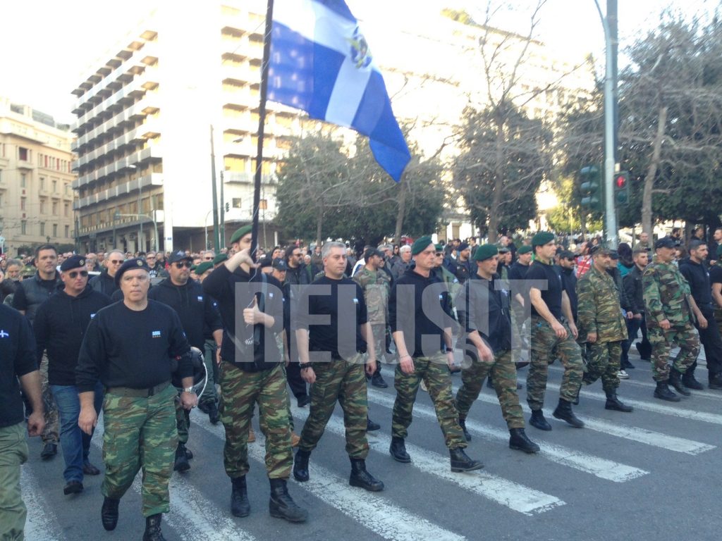 Χιλιάδες στρατιωτικοί έκαναν πορεία στο Σύνταγμα