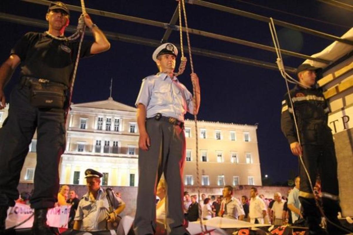 Ειδικά μισθολόγια: Οι Ένστολοι δεν γνωρίζουν ακόμα τι γίνεται με τις περικοπές- Τι ζητούν