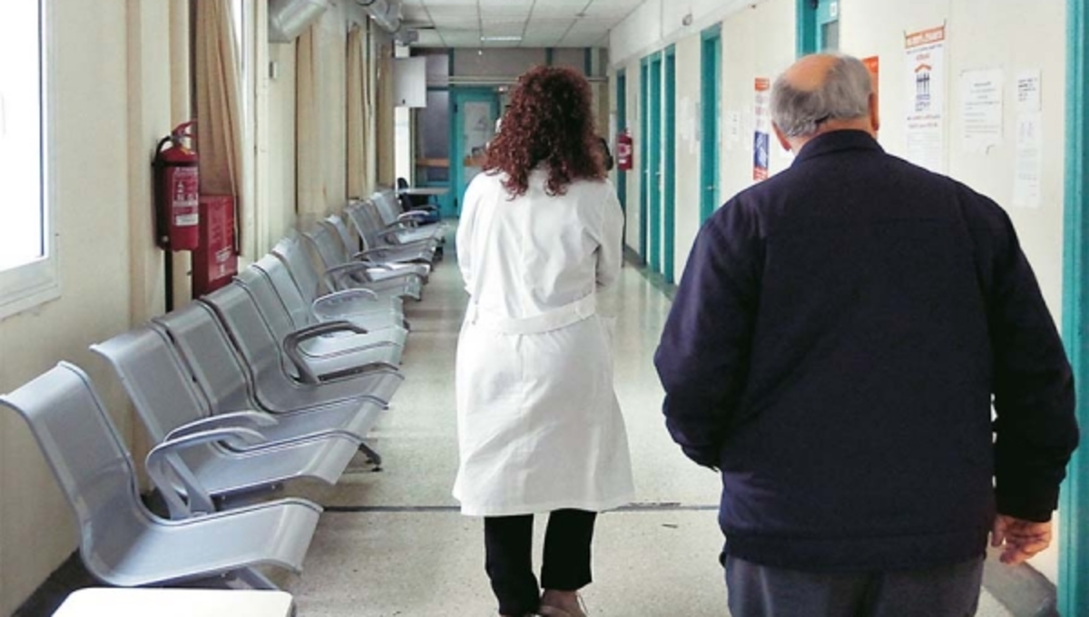 Πέντε αποκλειστικές δούλευαν παράνομα σε νοσοκομεία του Πειραιά