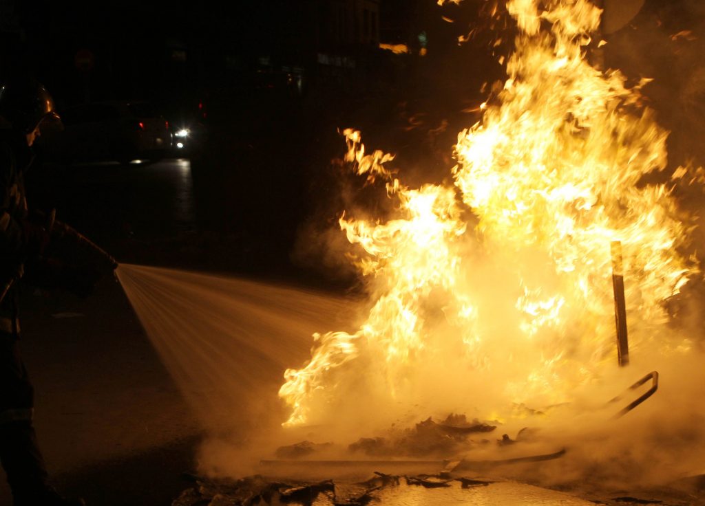 Ελεύθεροι οι 34 για τα επεισόδια σε Κερατσίνι και Νίκαια
