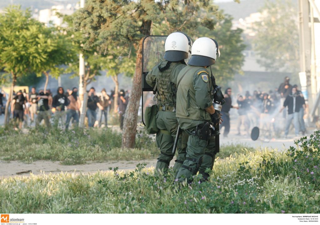 Επεισόδια πριν την έναρξη του αγώνα μεταξύ οπαδών του ΠΑΟΚ και της αστυνομίας