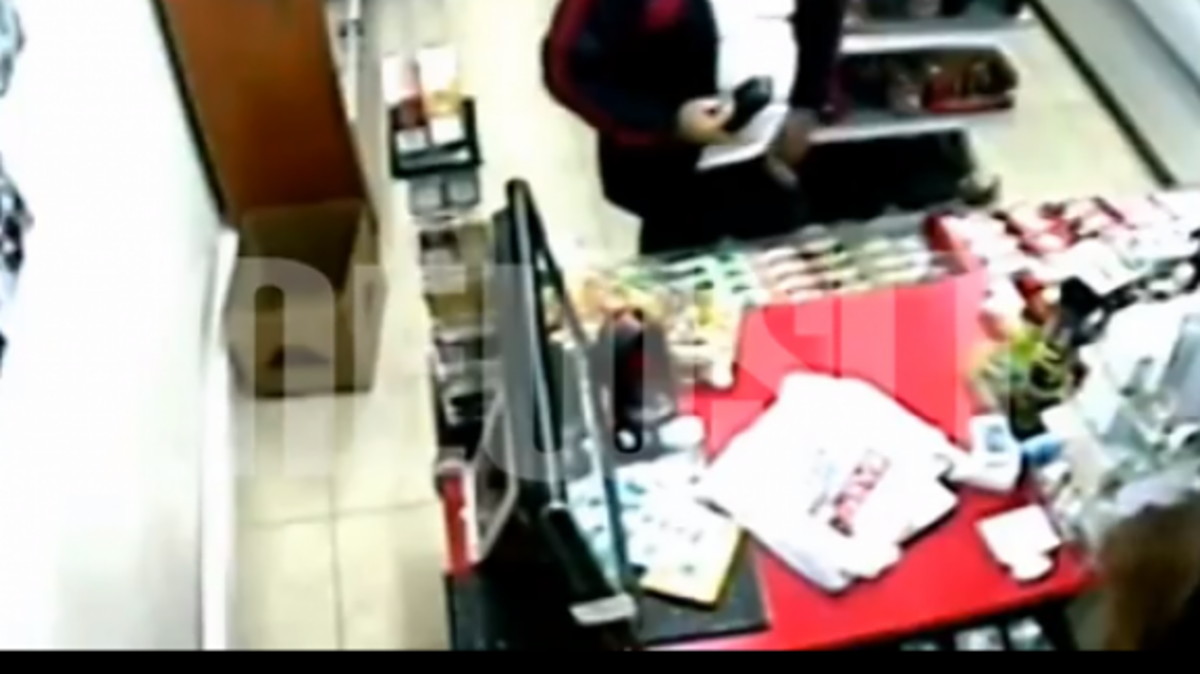 Απίστευτο! Ο επιδειξίας αστυνομικός επιστρέφει στα καθήκοντα του