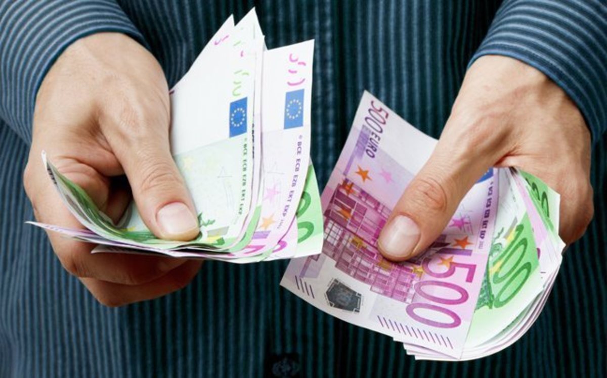 Ποιοί και πως θα πάρουν το επίδομα των 10.000 ευρώ
