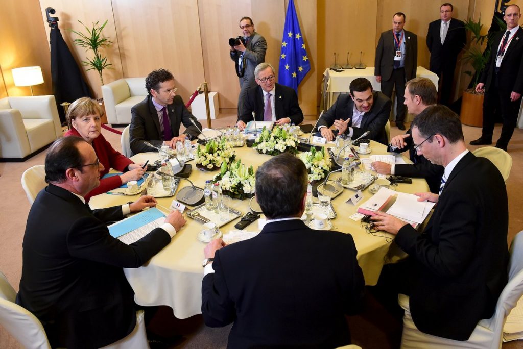 Ζορίστηκε ο Τσίπρας στο παρασκήνιο της “επταμερούς”