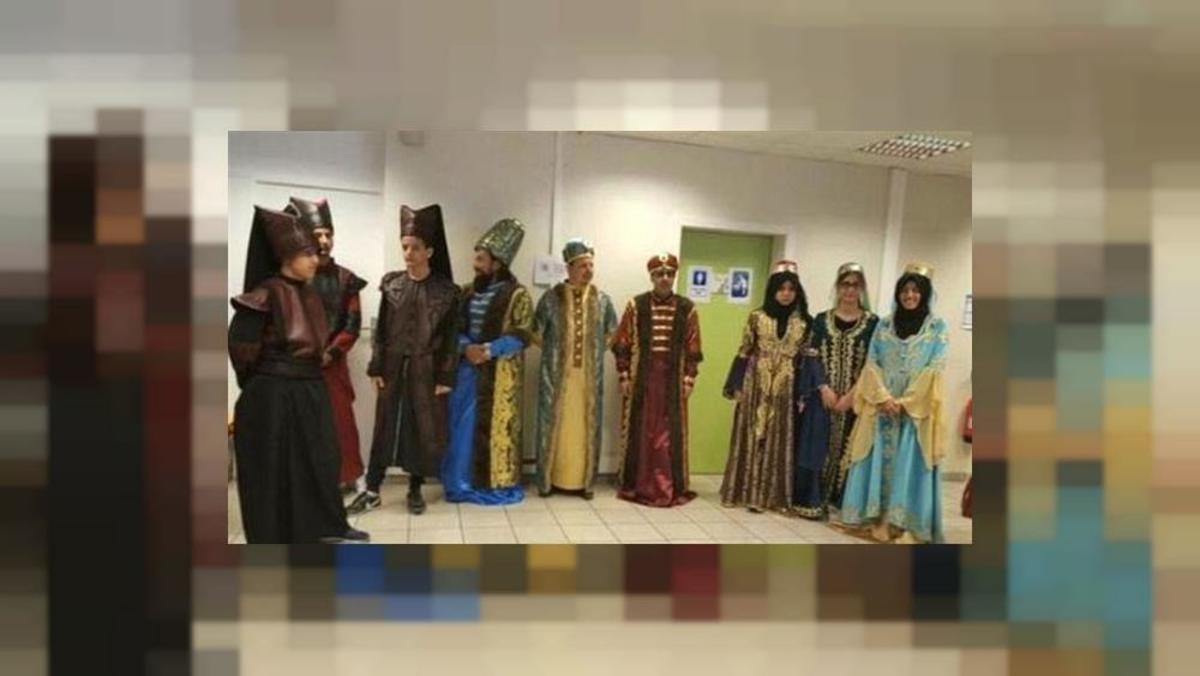 Πήγαν να ψηφίσουν με οθωμανικές στολές… στη Γαλλία [vid]