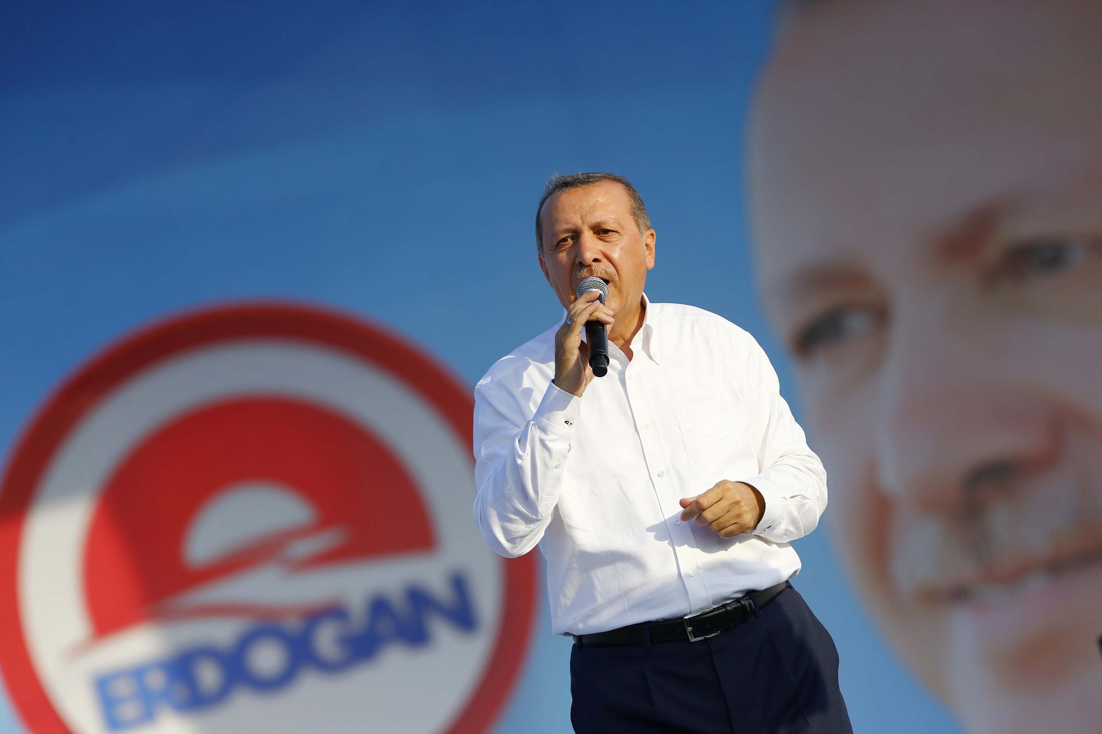 Όλα τα όπλα στη φαρέτρα από τον Ερντογάν στην τελευταία προεκλογική συγκέντρωση – “Θέλω να ταφώ στην Κωνσταντινούπολη”
