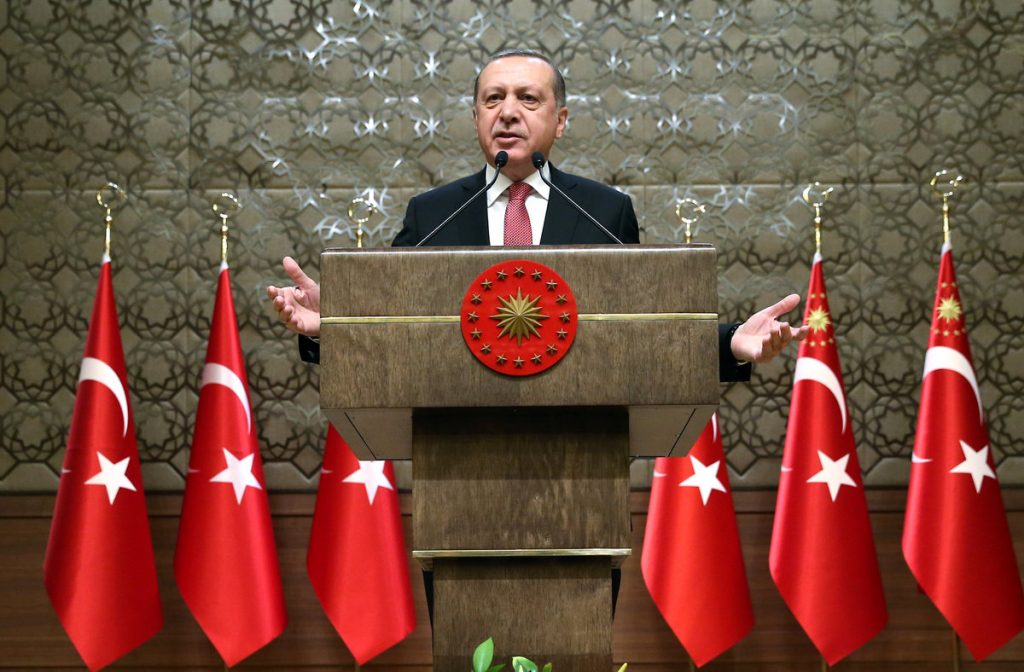 Ερντογάν: Τρομοκράτες “ρίχνουν” την τουρκική λίρα!