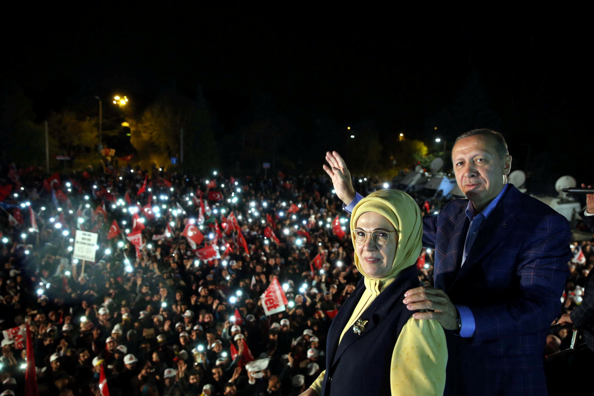 Τουρκία δημοψήφισμα: Ούτε με τη νοθεία δεν κατάφερε να θριαμβεύσει ο Ερντογάν – Μοίρασε την χώρα του στα δυο
