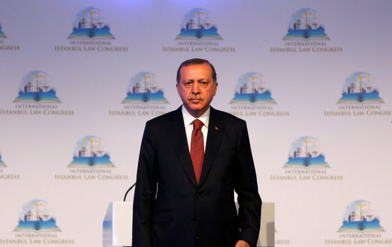 Επική γκάφα από το ΑΠΕ ΜΠΕ! Παραλίγο διπλωματικό επεισόδιο με την Τουρκία από λάθος τηλεγράφημα – Δεν μίλησε ο Ερντογάν για Θράκη και δημοψήφισμα