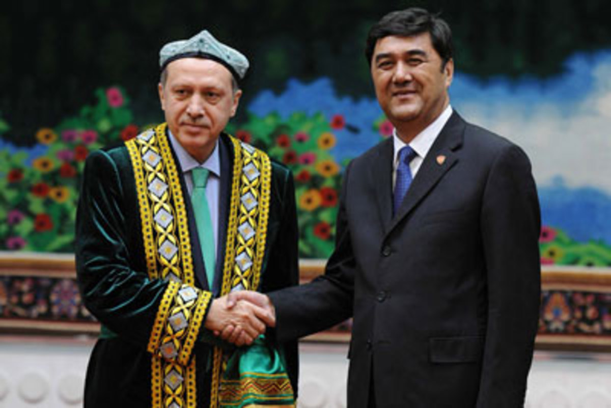 Oι μεταμφιέσεις του Ερντογάν – Ο Τούρκος πρωθυπουργός και οι στολές του