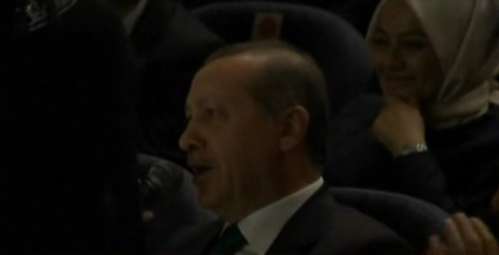 Ο Ερντογάν… τραγουδιστής!