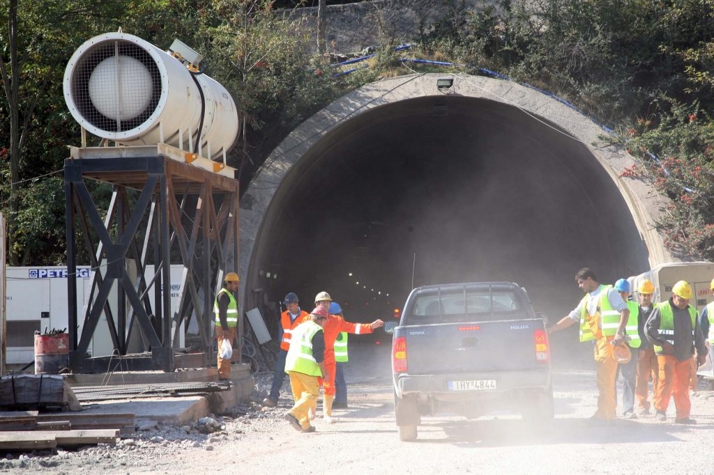 Κυκλοφοριακές ρυθμίσεις στην Κορίνθου Τριπόλεως έως τις 13/08