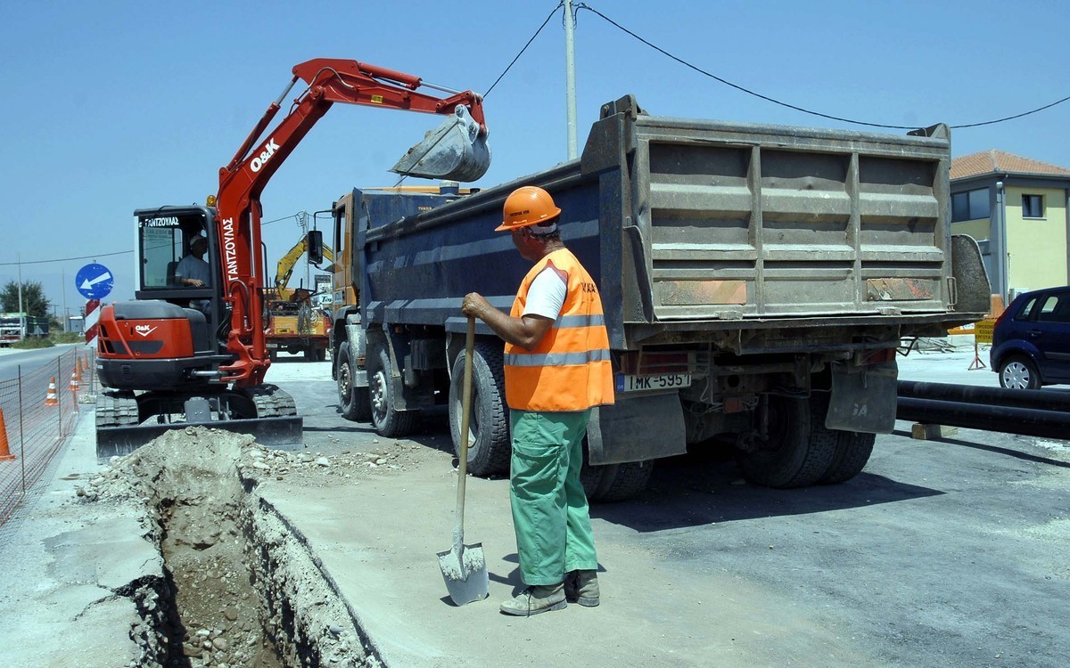 Εργασίες στο δρόμο από τον Μαραθώνα προς το Γραμματικό