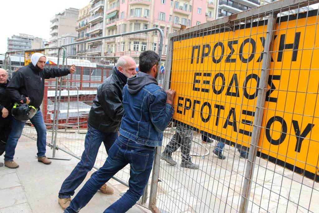 Ένταση στην συγκέντρωση για τον θάνατο του χειριστή στο Μετρό Θεσσαλονίκης [pics]