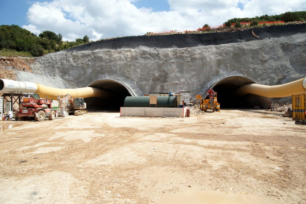 Αιμορραγεί η ελληνική βιομηχανία – Κάθε μέρα «κλείνει» ένα εργοστάσιο με 170 εργαζομένους
