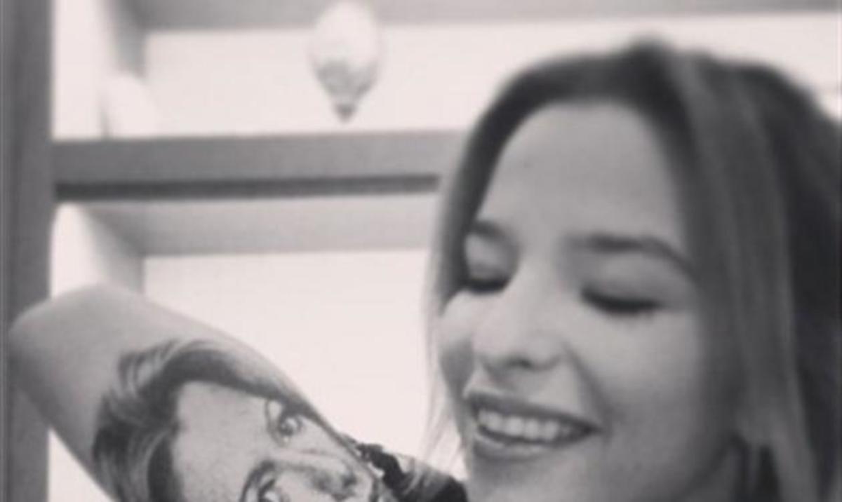 Η Εριέττα Κούρκουλου, το χριστουγεννιάτικο δέντρο και o πολίστας σύντροφός της!