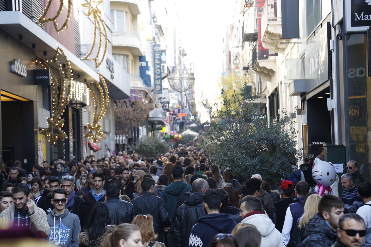 Καιρός για βόλτα, ανοιχτά μαγαζιά και… φίσκα η Ερμού! (ΦΩΤΟ)