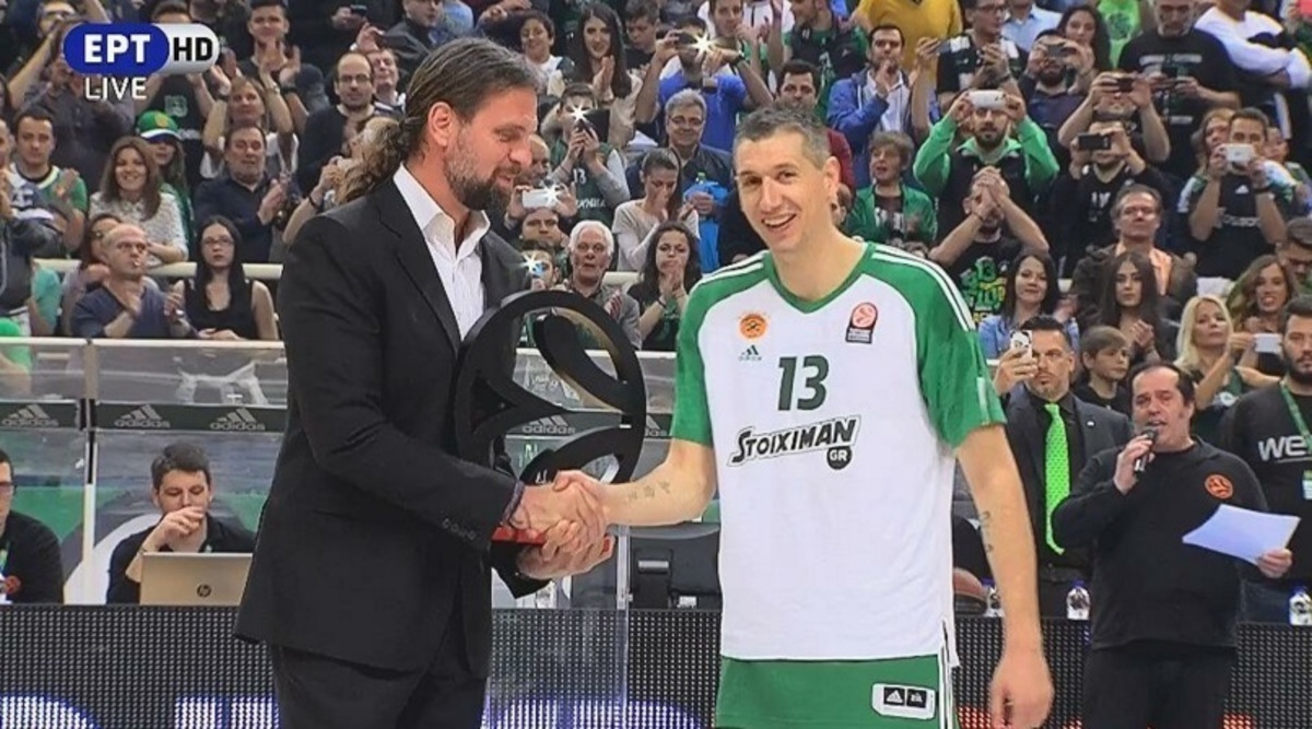 Euroleague legend! Βράβευση και… ανατριχίλα για Διαμαντίδη – “Μην σταματήσεις αρχηγέ” (VIDEO)