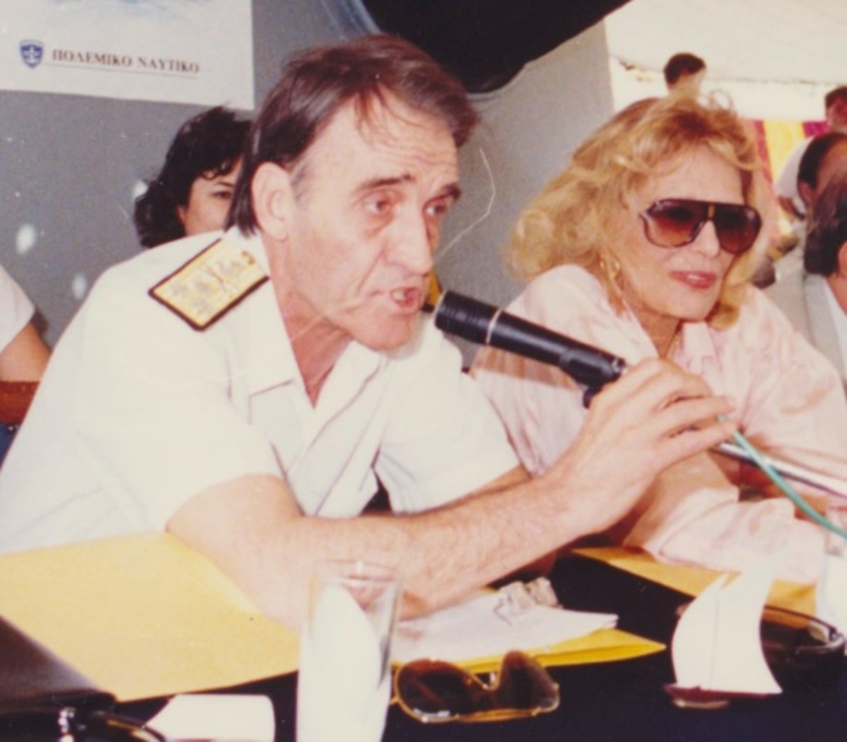 Ο έρωτας στα χρόνια της εξορίας – Ο ναύαρχος και η “αριστερή” σύζυγος