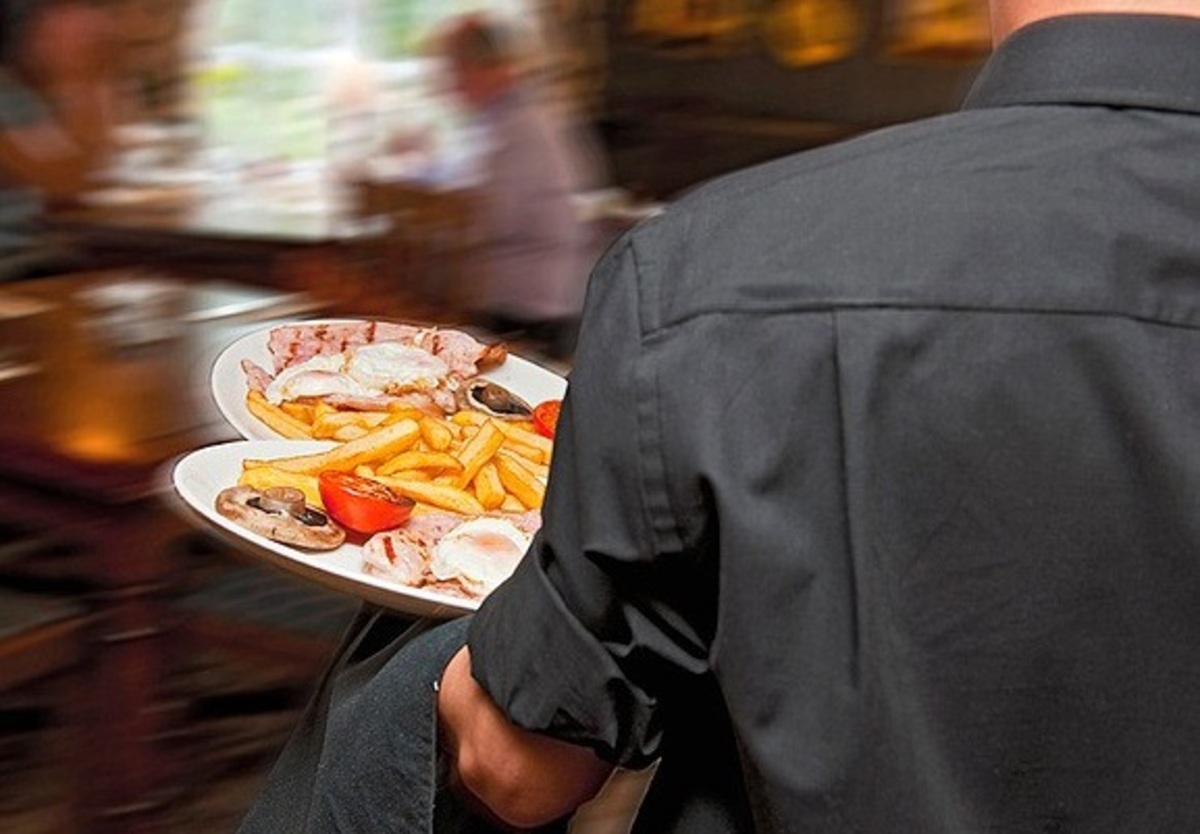 Τι βρήκαν οι έλεγχοι της Οικονομικής Αστυνομίας σε καφετέριες κι εστιατόρια