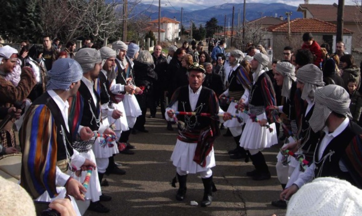 Ραγκουτσάρια, γιάλα- γιάλα, μπαμπούγερα και άλλα ήθη και έθιμα των Φώτων