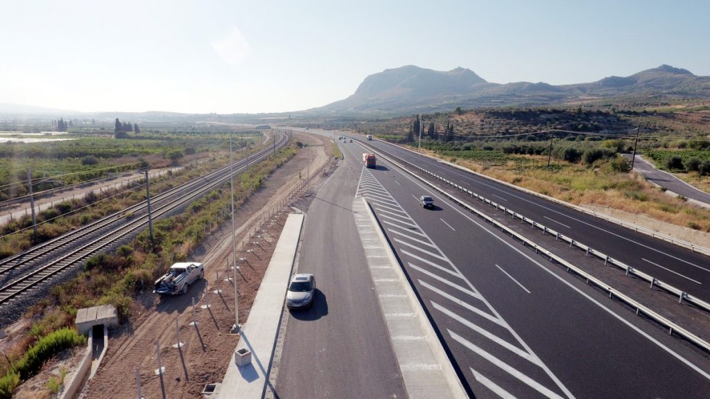 Κοσμογονία έργων σε δρόμους σε όλη τη χώρα – Δείτε που