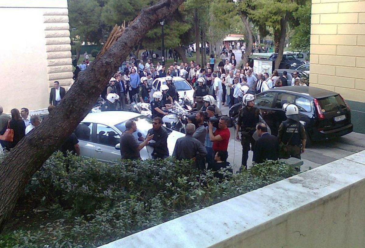 Δικαστές και εισαγγελείς ζητούν περισσότερα μέτρα ασφαλείας στην Ευελπίδων