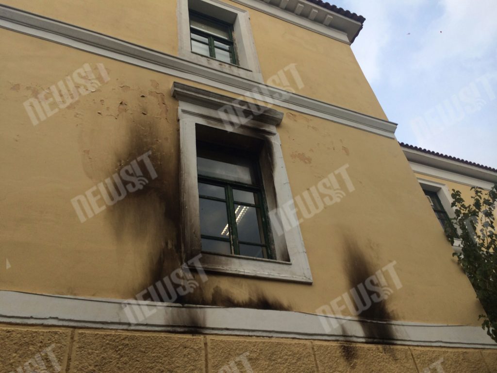 Επαναστατική… γυμναστική με καμμένα ΑΤΜ και μολότοφ στα δικαστήρια